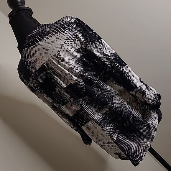 New Directions  PL poly spandex blend abstract black /white print - Picture 4 of 9